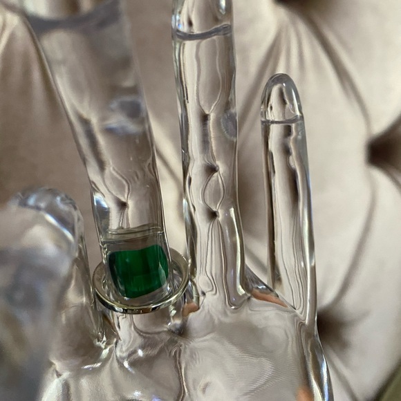 Gorgeous Oval Cut 2.95ct Emerald 925 Silver Ring - Picture 6 of 7